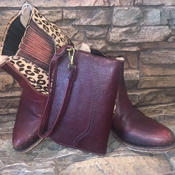 Frye Paige Wristlet - Picture 4 of 15